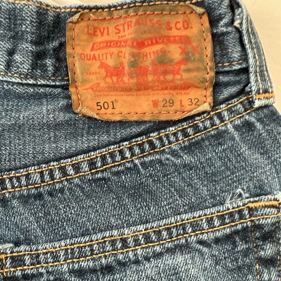 Levis 501 Cutoff Denim Shorts - Picture 8 of 9